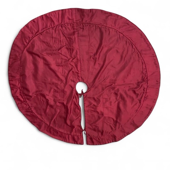 Festive Christmas Tree Skirt with Santa Train Design - Picture 4 of 5